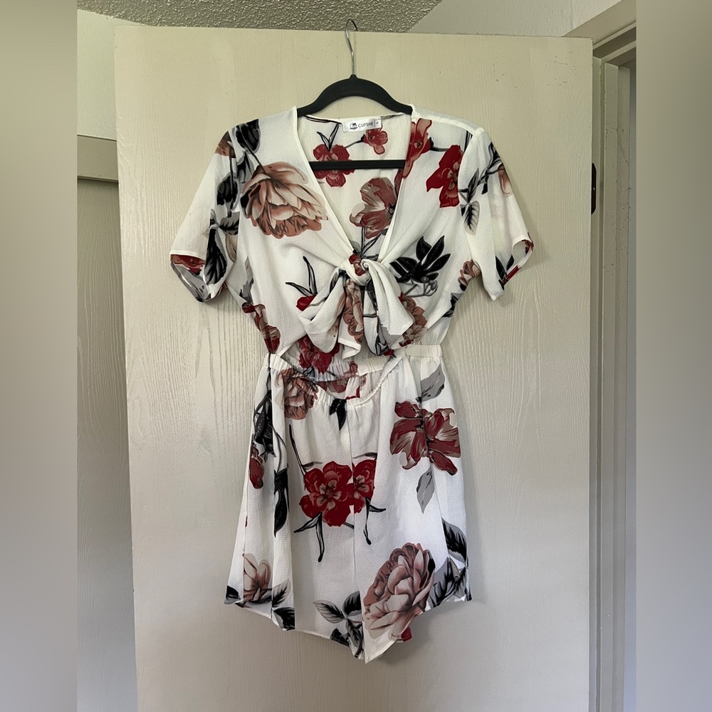 NWT Cupshe floral romper